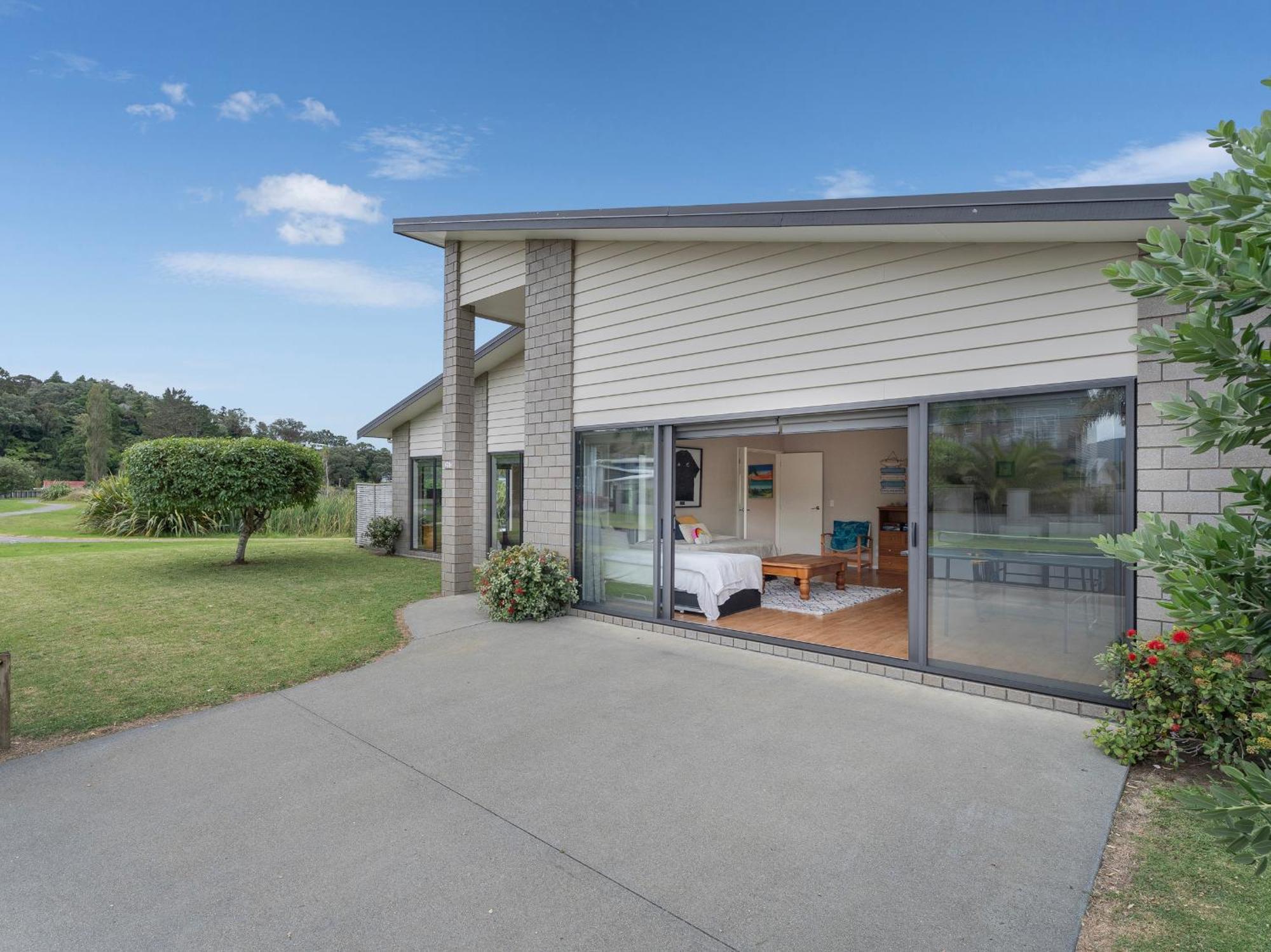 Sun Seekers Lookout - Whitianga Holiday Home Exterior photo