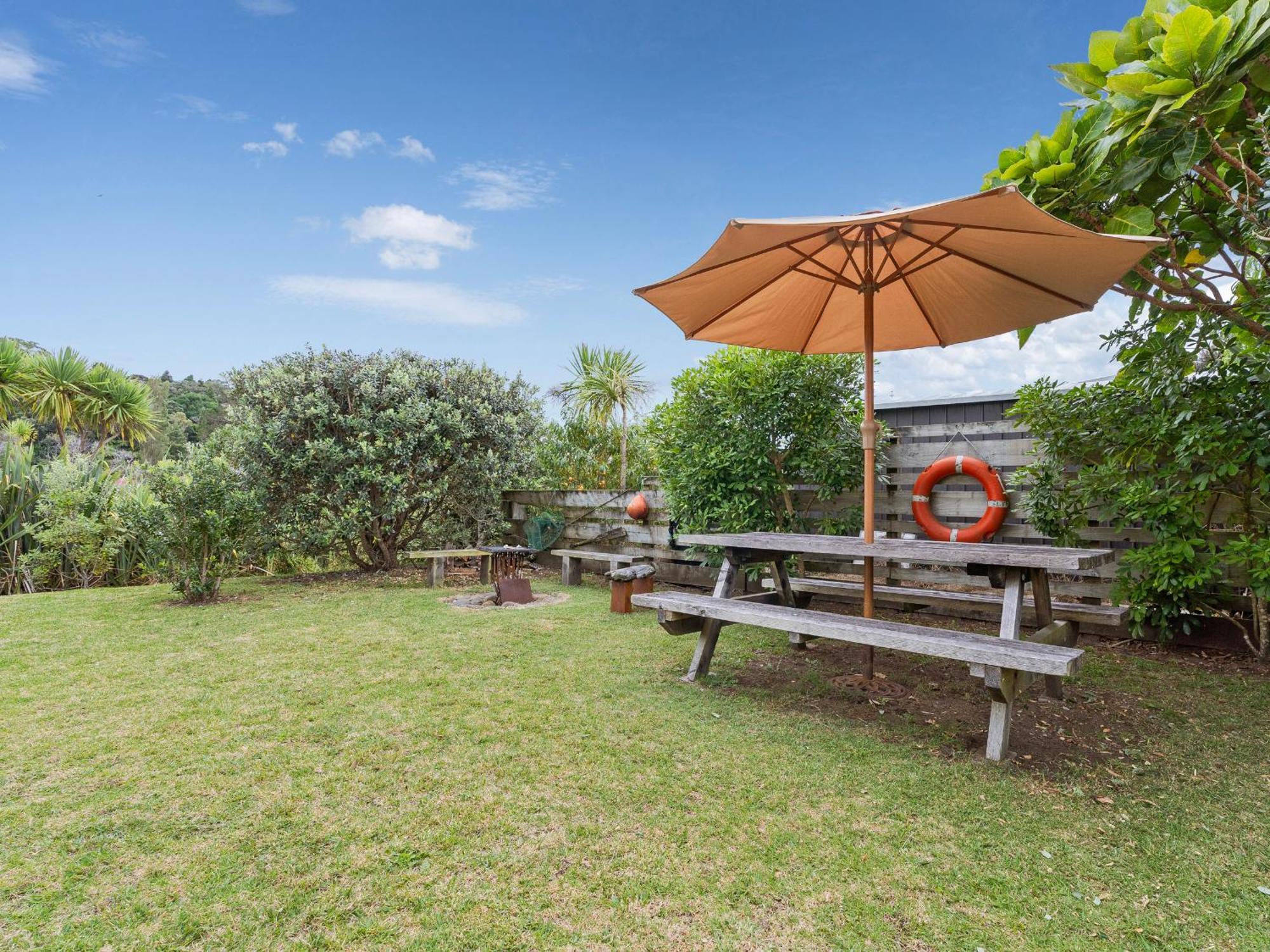 Sun Seekers Lookout - Whitianga Holiday Home Exterior photo