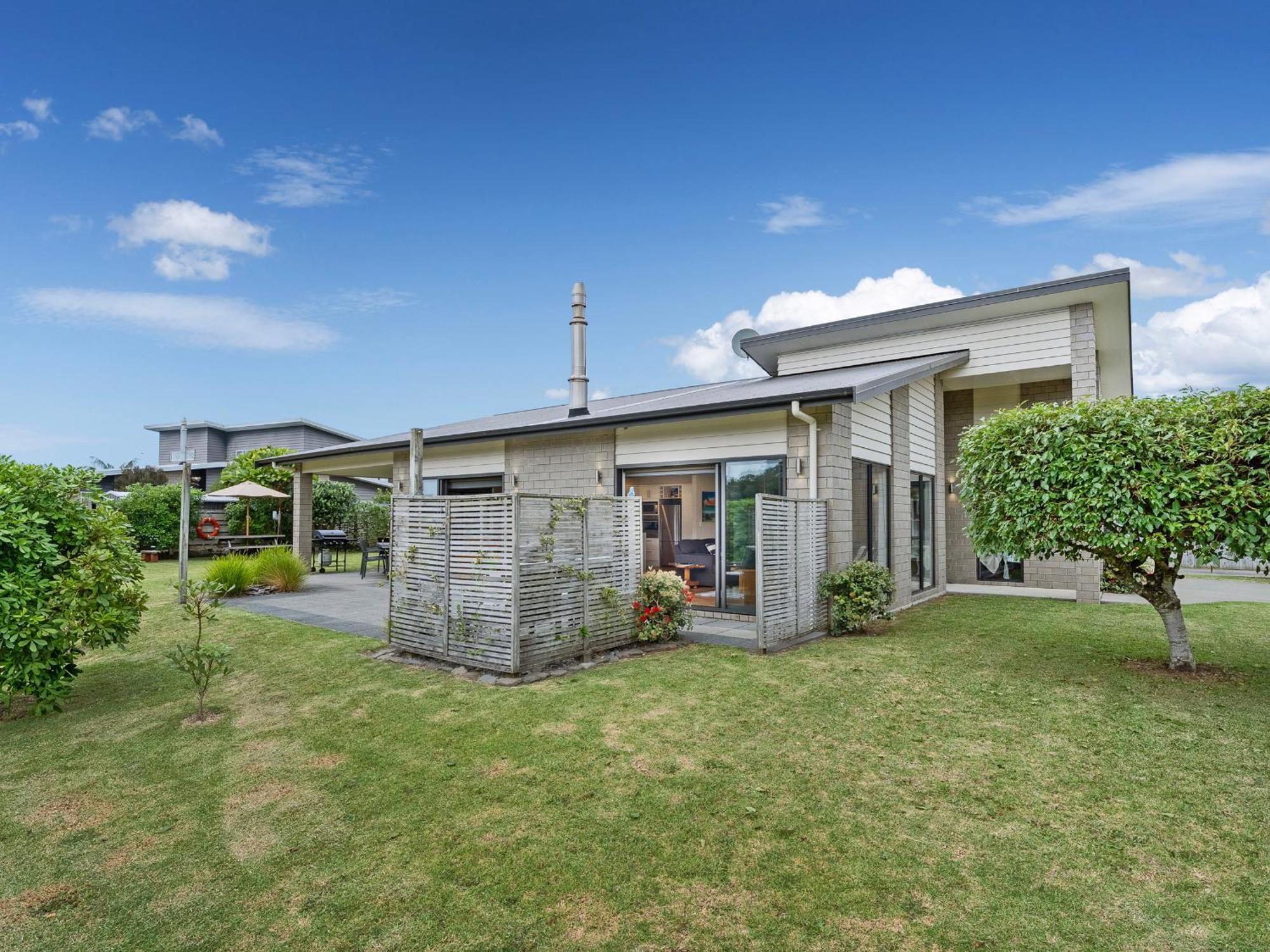 Sun Seekers Lookout - Whitianga Holiday Home Exterior photo